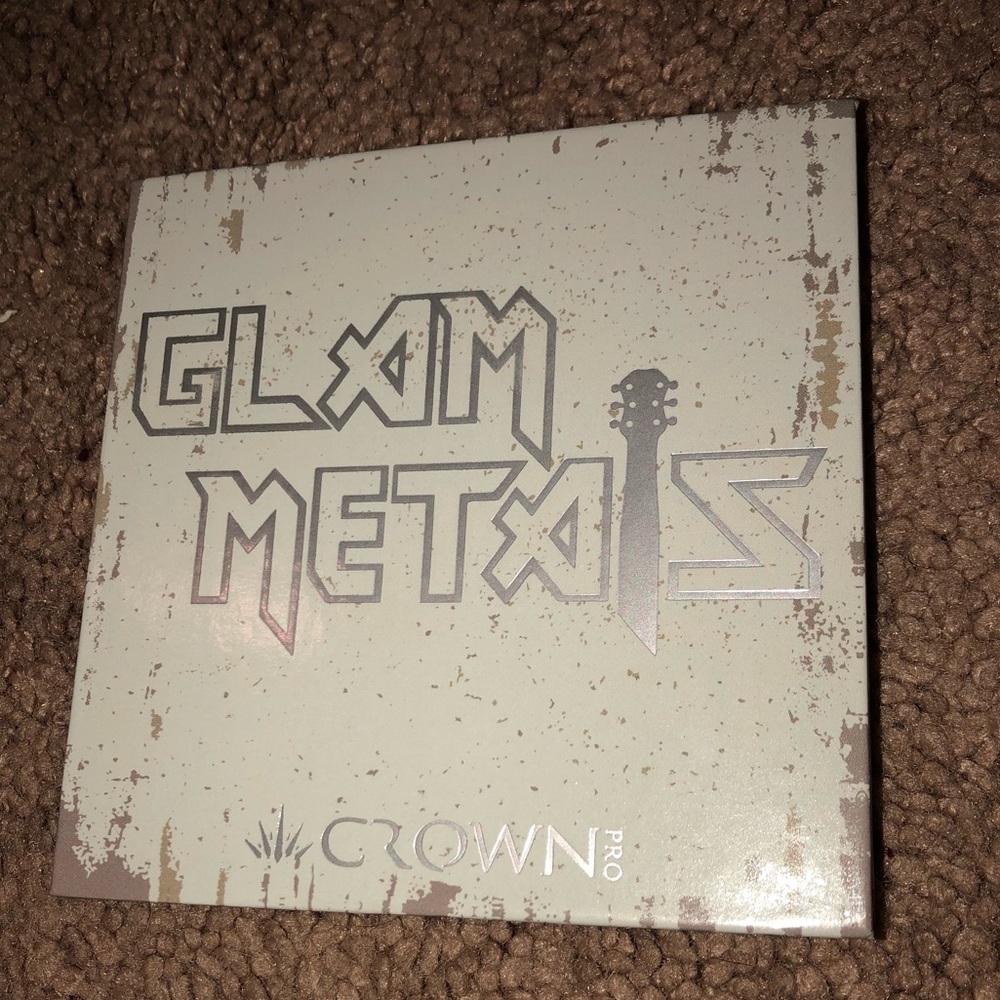 Crown Brushes Glam Metals eyeshadow palette